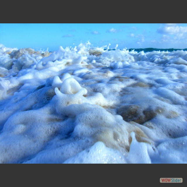 Barbuda-beach waves023